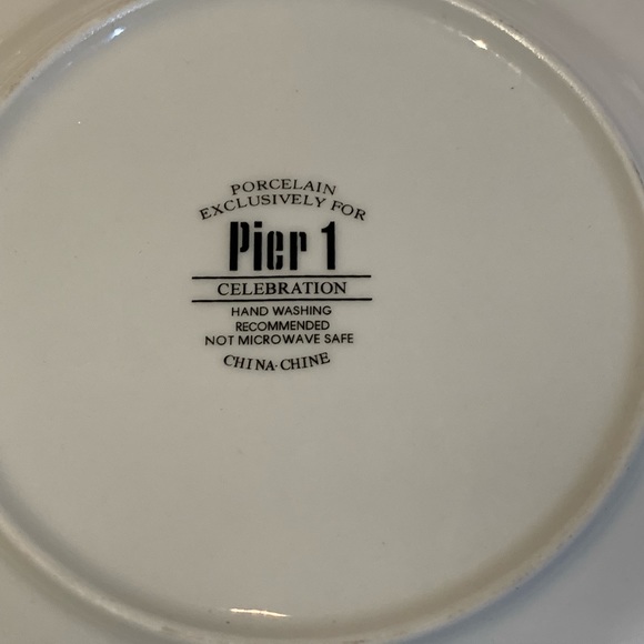 Plates Pier 1 Imports Celebration Plates Stars Gold Trim Porcelain Set of 4 - Picture 6 of 6